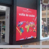 Vitrine com Adesivo Personalizado | Volta às aulas 